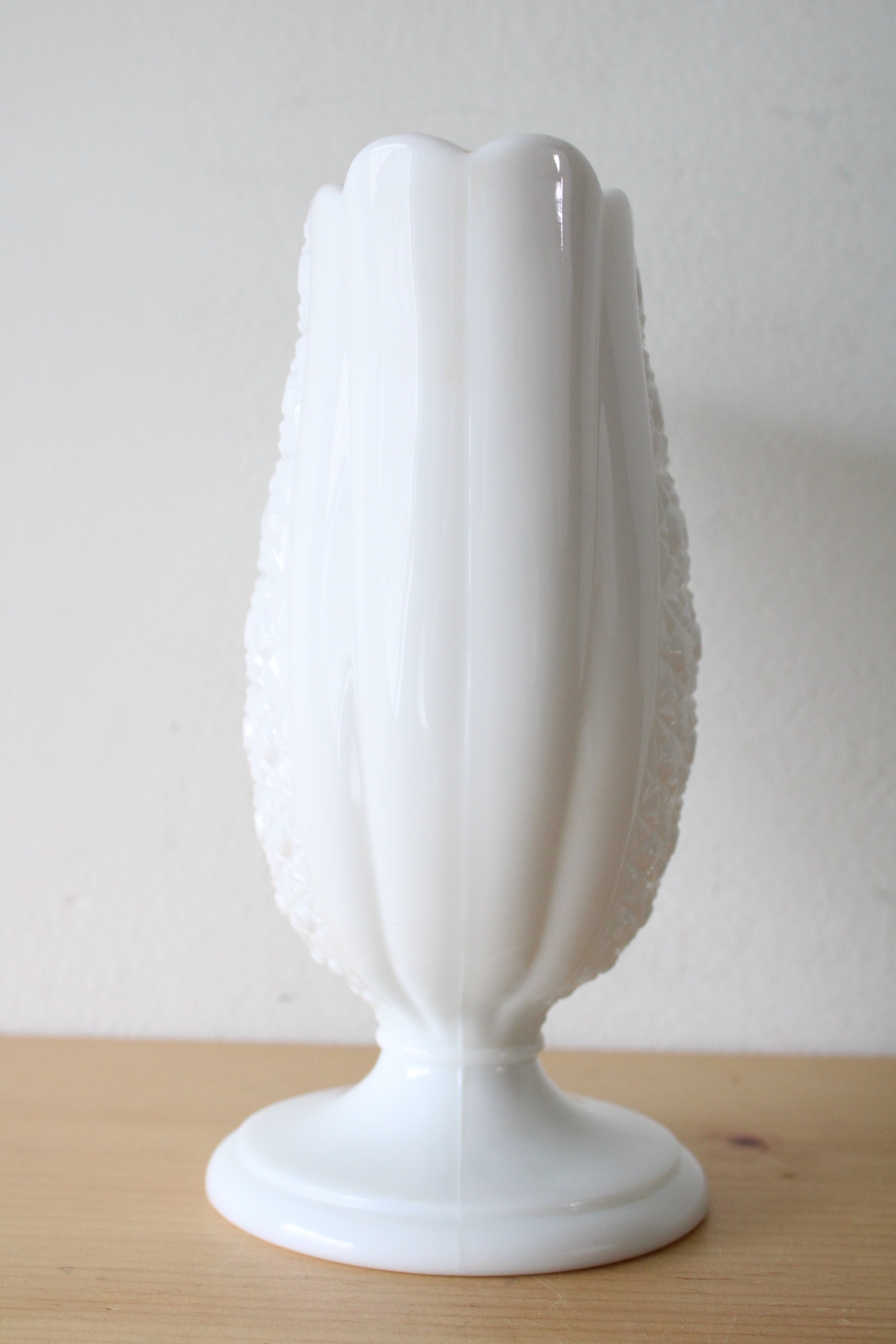 Fenton Milk Glass Vintage Daisy & Button Fan Vase