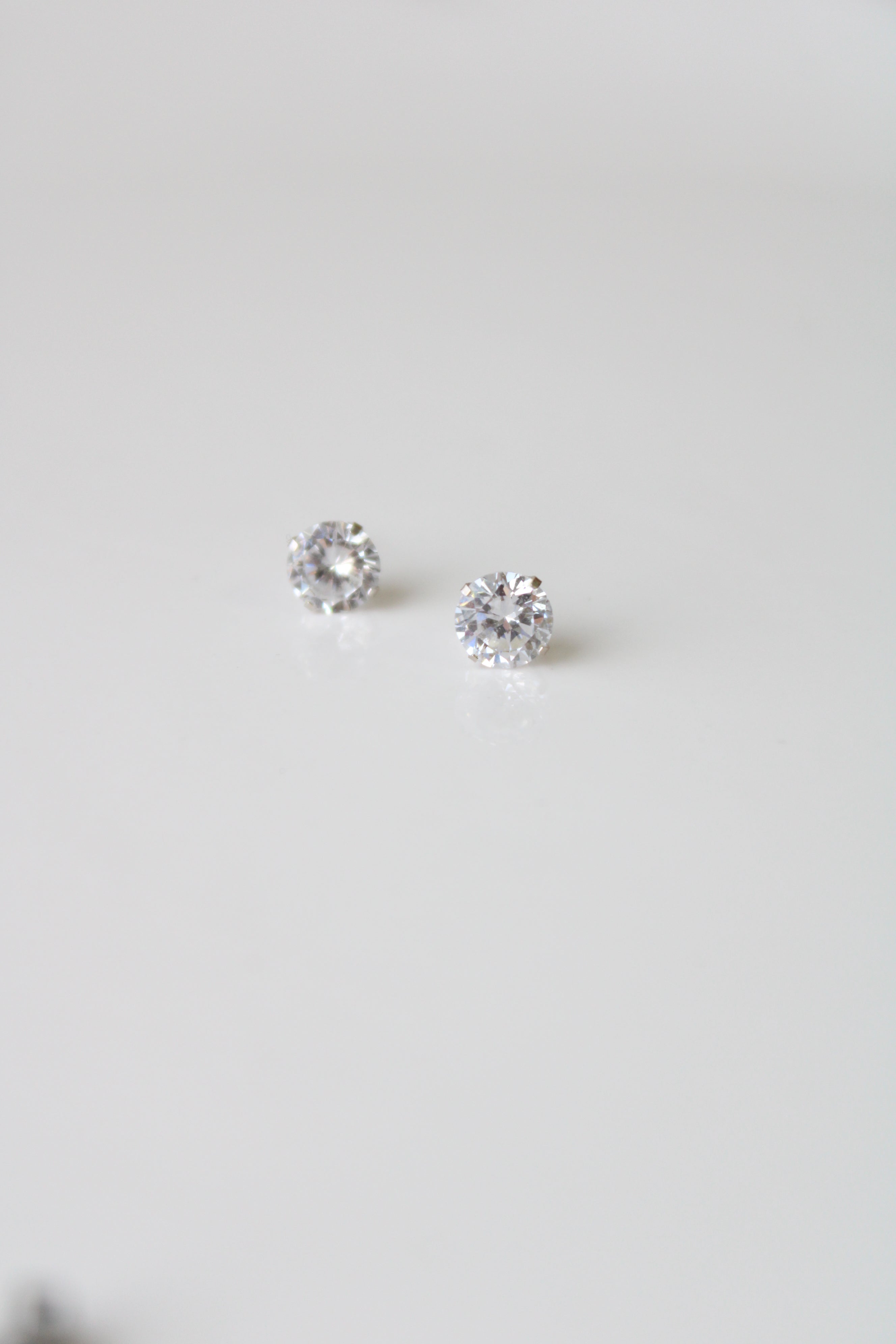 585 White Gold Stud Clear Stone Earrings