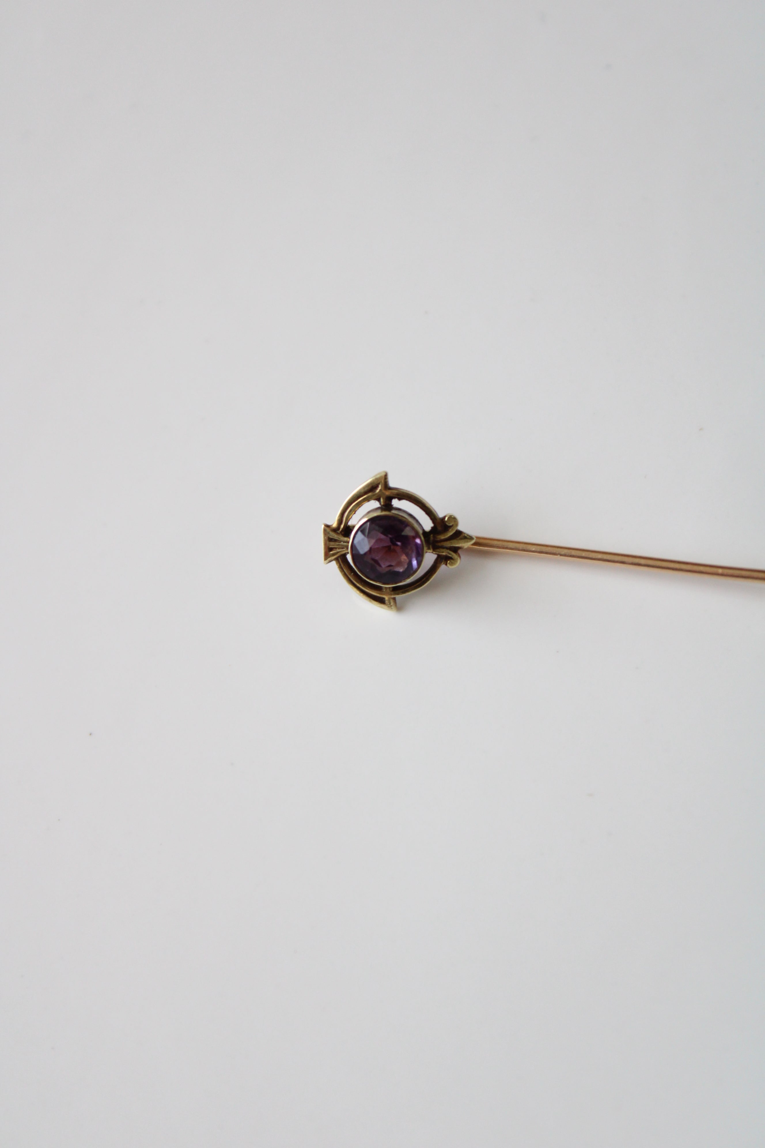 14K Yellow Gold Amethyst Purple Stone Pin