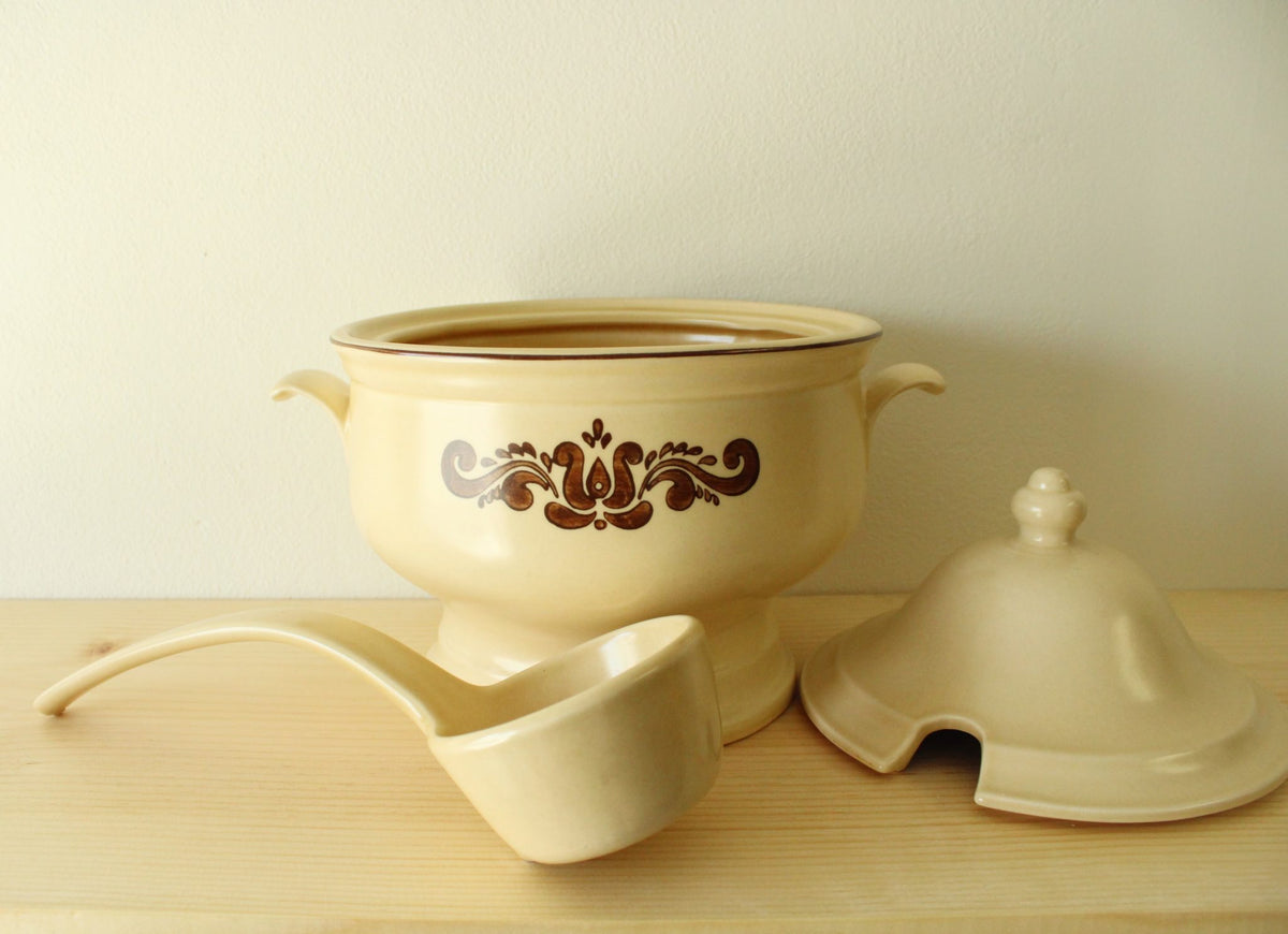 Pfaltzgraff Village Stoneware Large Soup Food Tureen Server 6-160