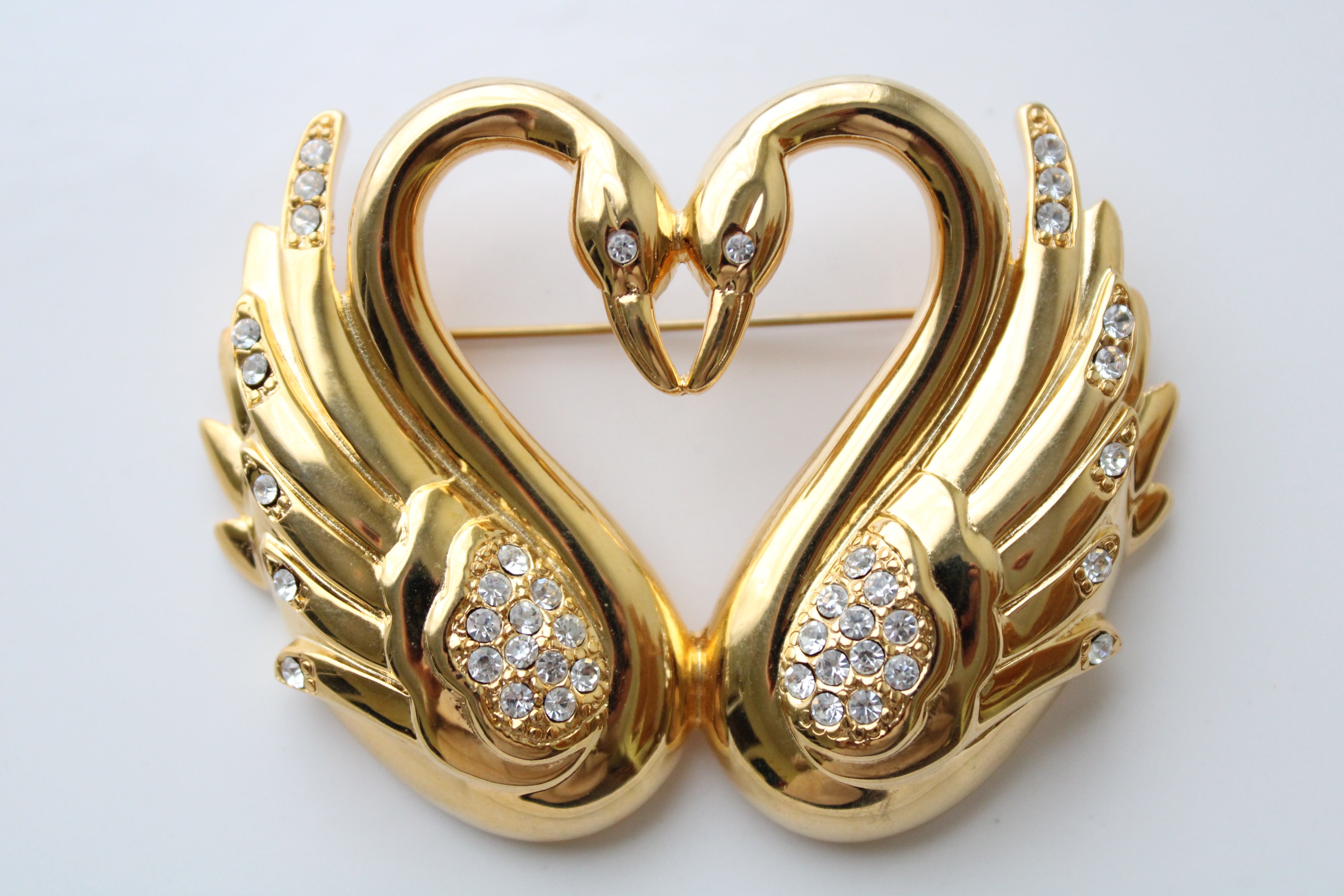 LR Gold Swan Heart Pin