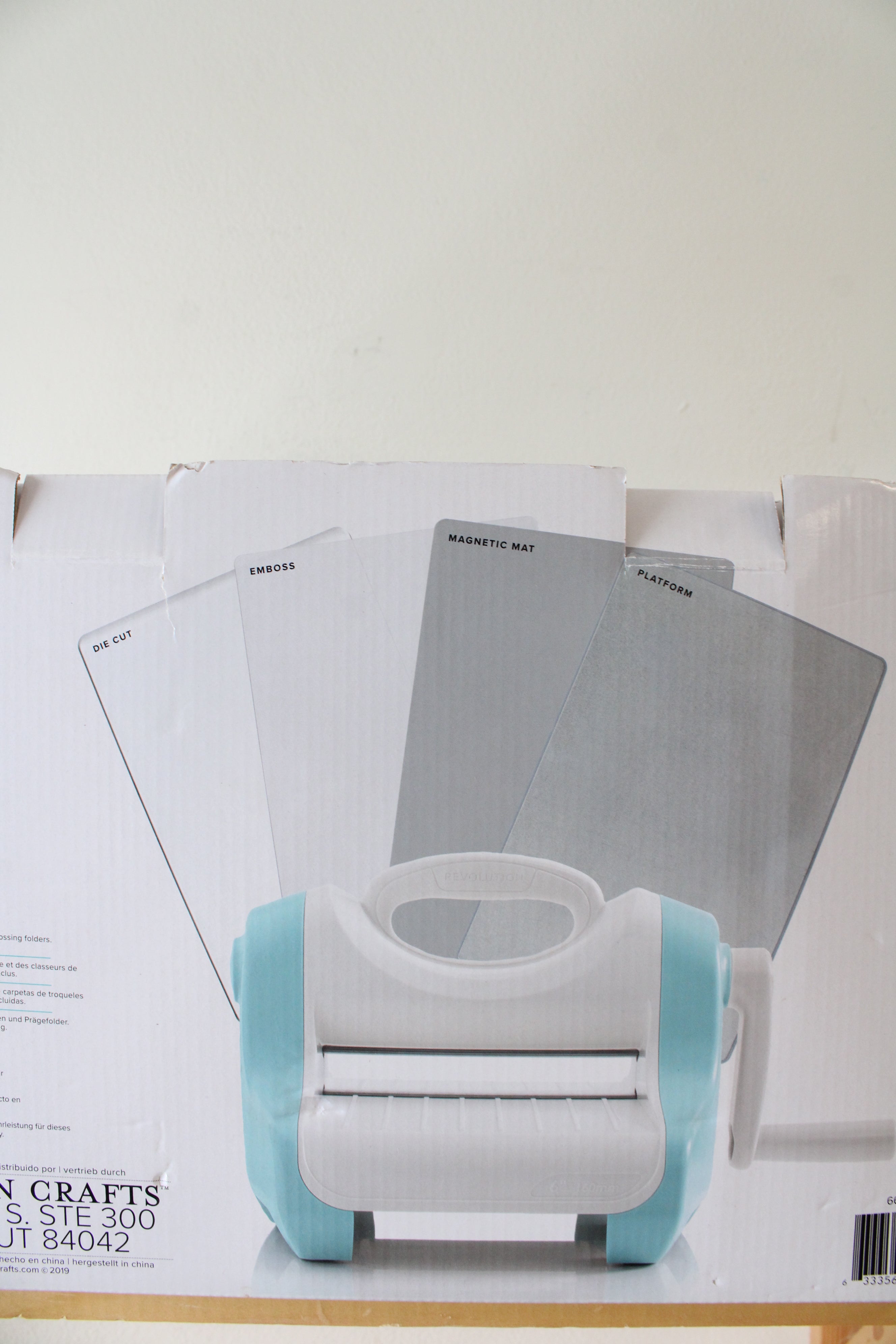 We R Memory Keepers Revolution Cutting & Embossing Machine