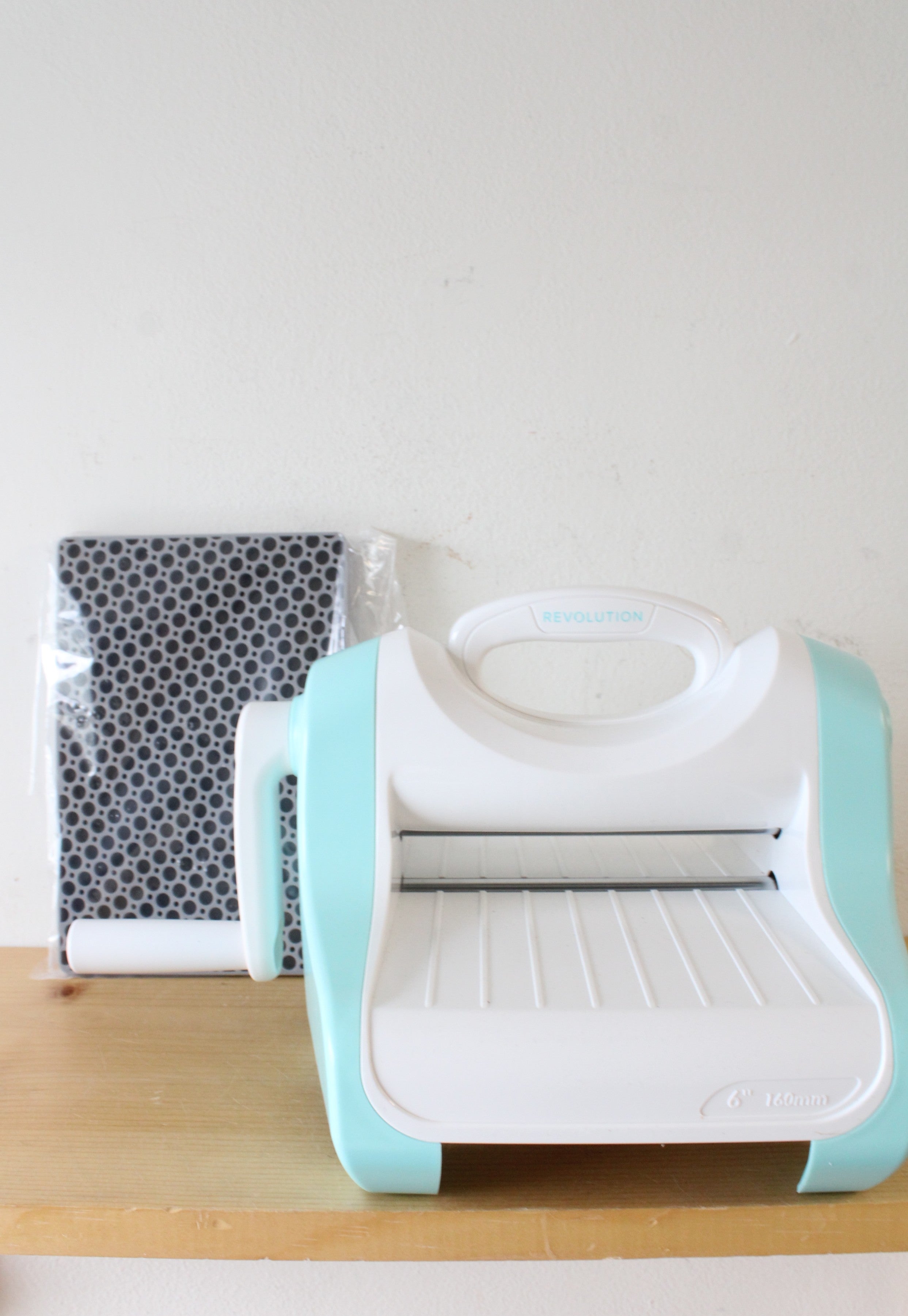 We R Memory Keepers Revolution Cutting & Embossing Machine