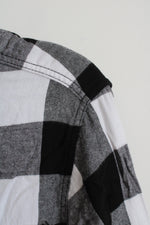 Wrangler Black and White Checkered Button Down Long Sleeve Shirt | XL