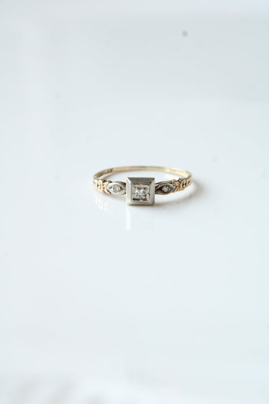 10K Yellow & White Gold Diamond Vintage Ring | Size 7.5
