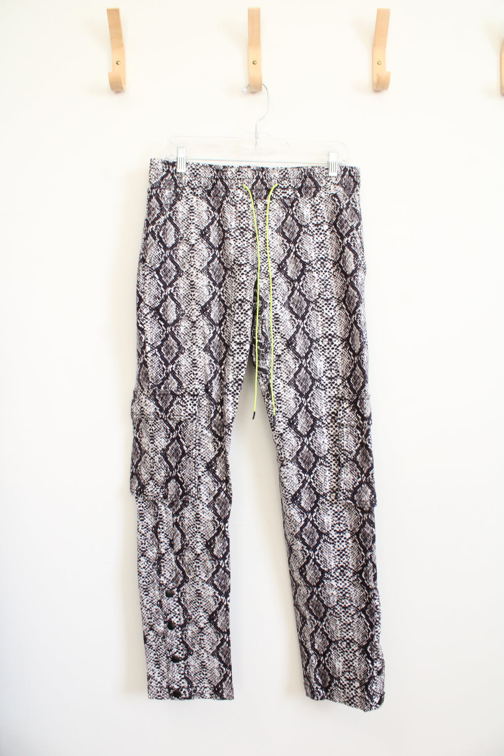 NEW Fashion Nova Men Swayne Black & White Snakeskin Jogger Pants | M