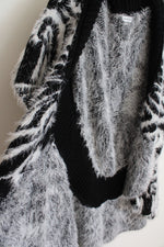 Sioni Black & White Patterned Fuzzy Sweater Cardigan Vest | L/XL