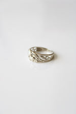 14KT White Gold Heart Vine Ring | Size 6