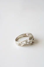 14KT White Gold Heart Vine Ring | Size 6