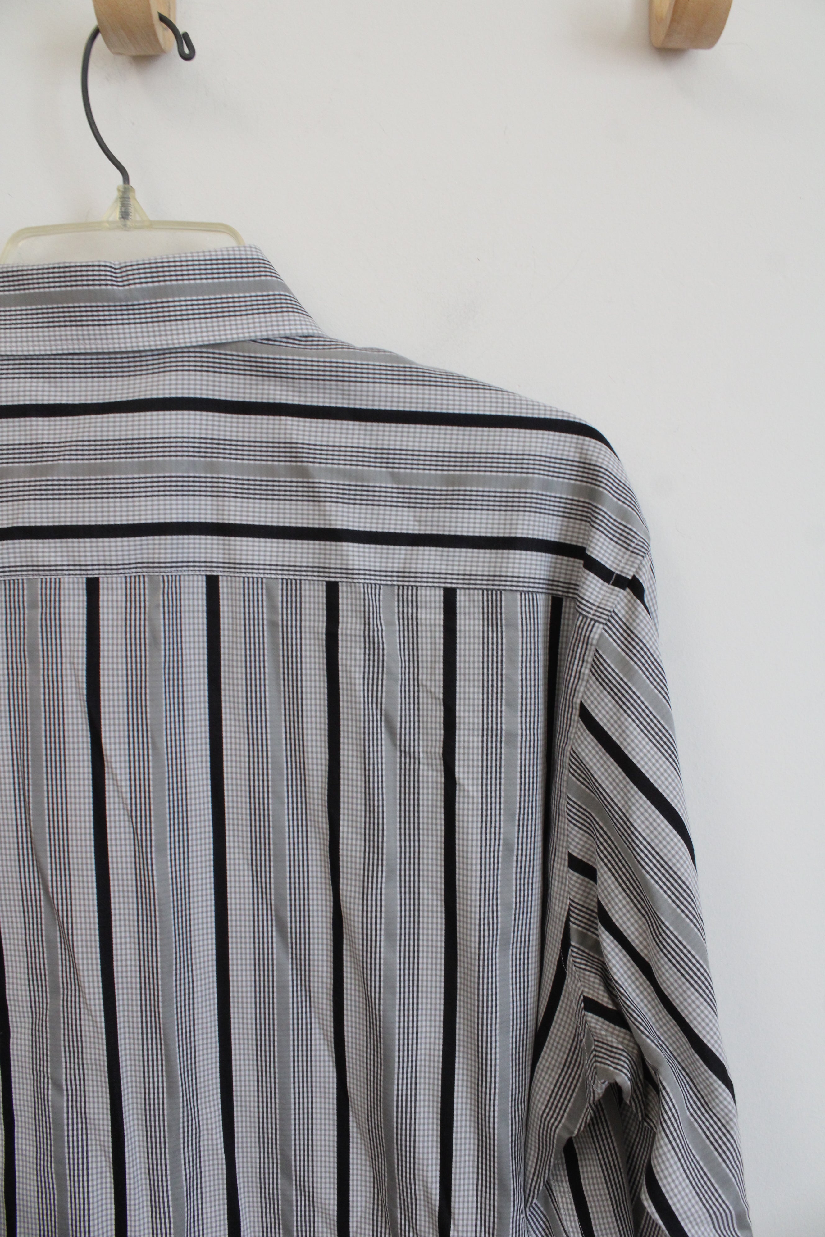 Robert Graham Gray & Black Striped Button Down Shirt | L