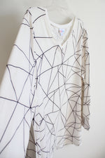 NEW LuLaRoe Elizabeth White & Black Geometric Patterned Long Sleeved Top | XL