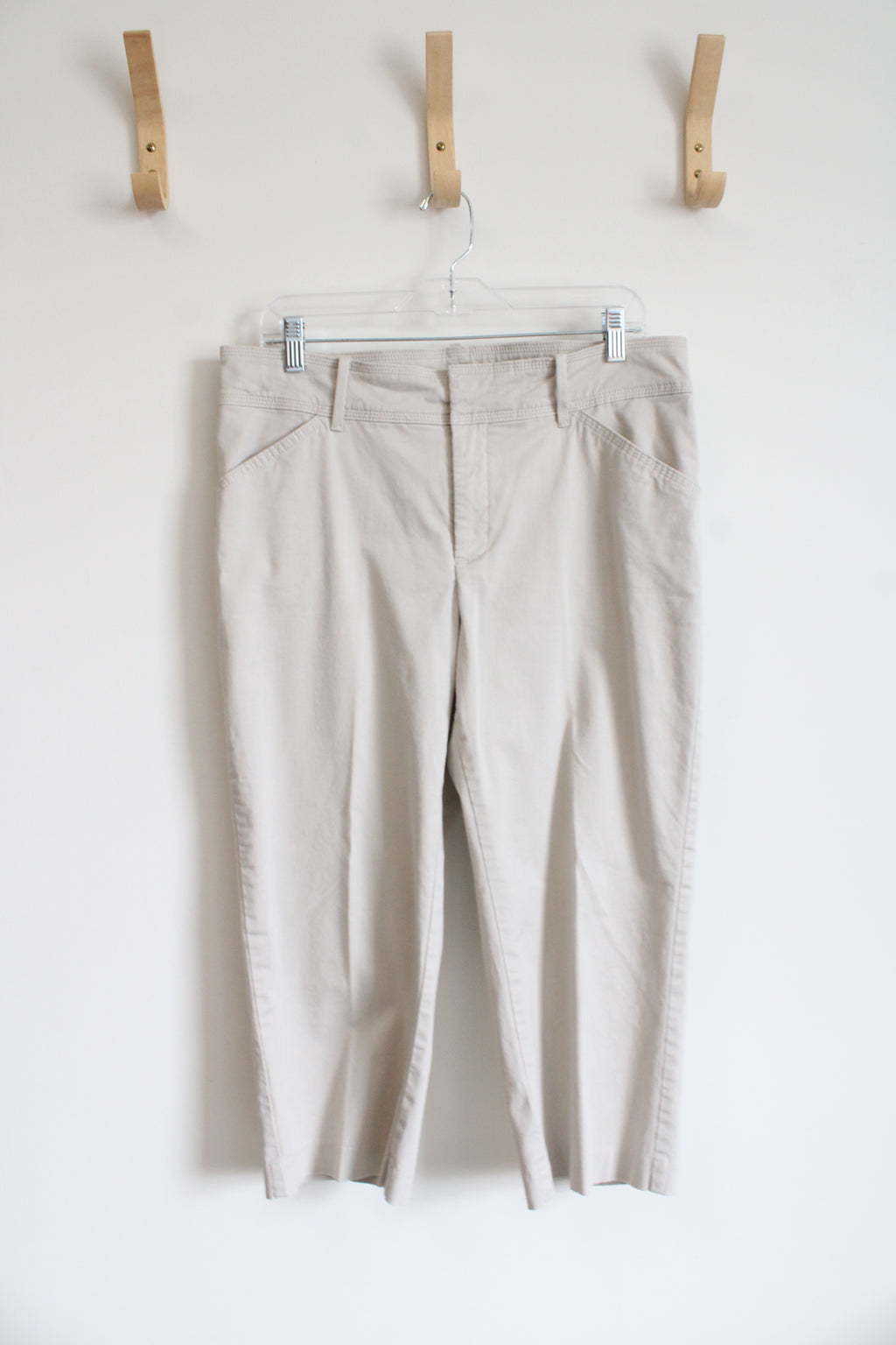 Lee Just Below The Waist Beige Capri Pants | 12