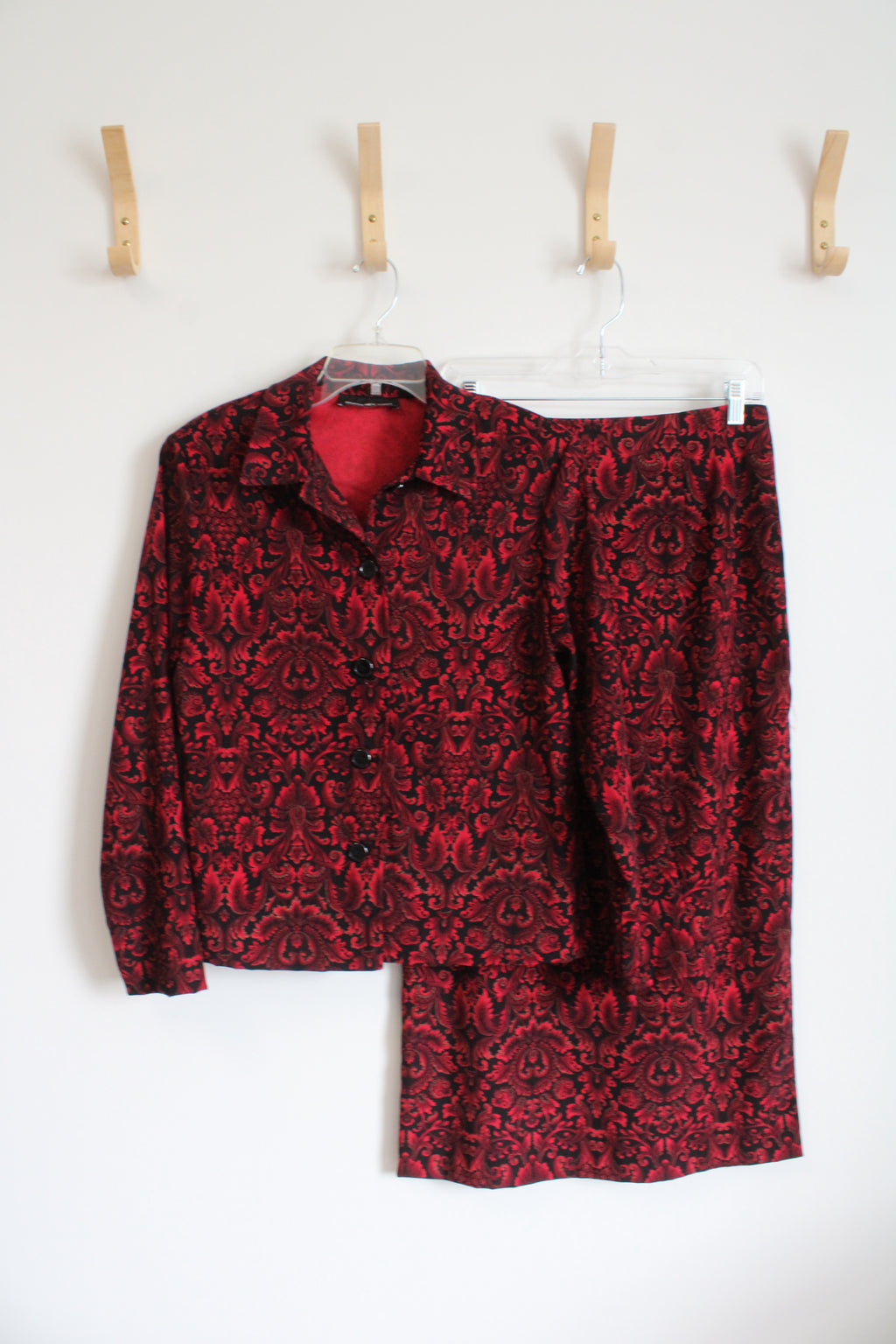 Briggs New York Black & Red Paisley Patterned Jacket & Skirt Set | M