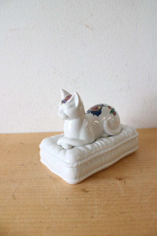 Vintage Elizabeth Arden Porcelain Cat On A Pillow Trinket Dish