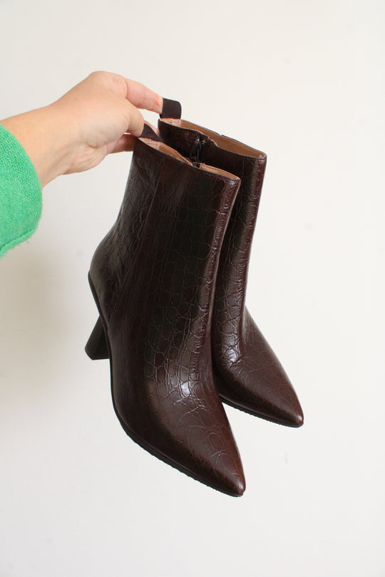 Cole Haan Grand Ambition York Brown Croc Embossed Leather Boots | Size 9.5