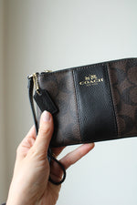 Coach Corner Zip Signature Canvas Brown/Black Wristlet