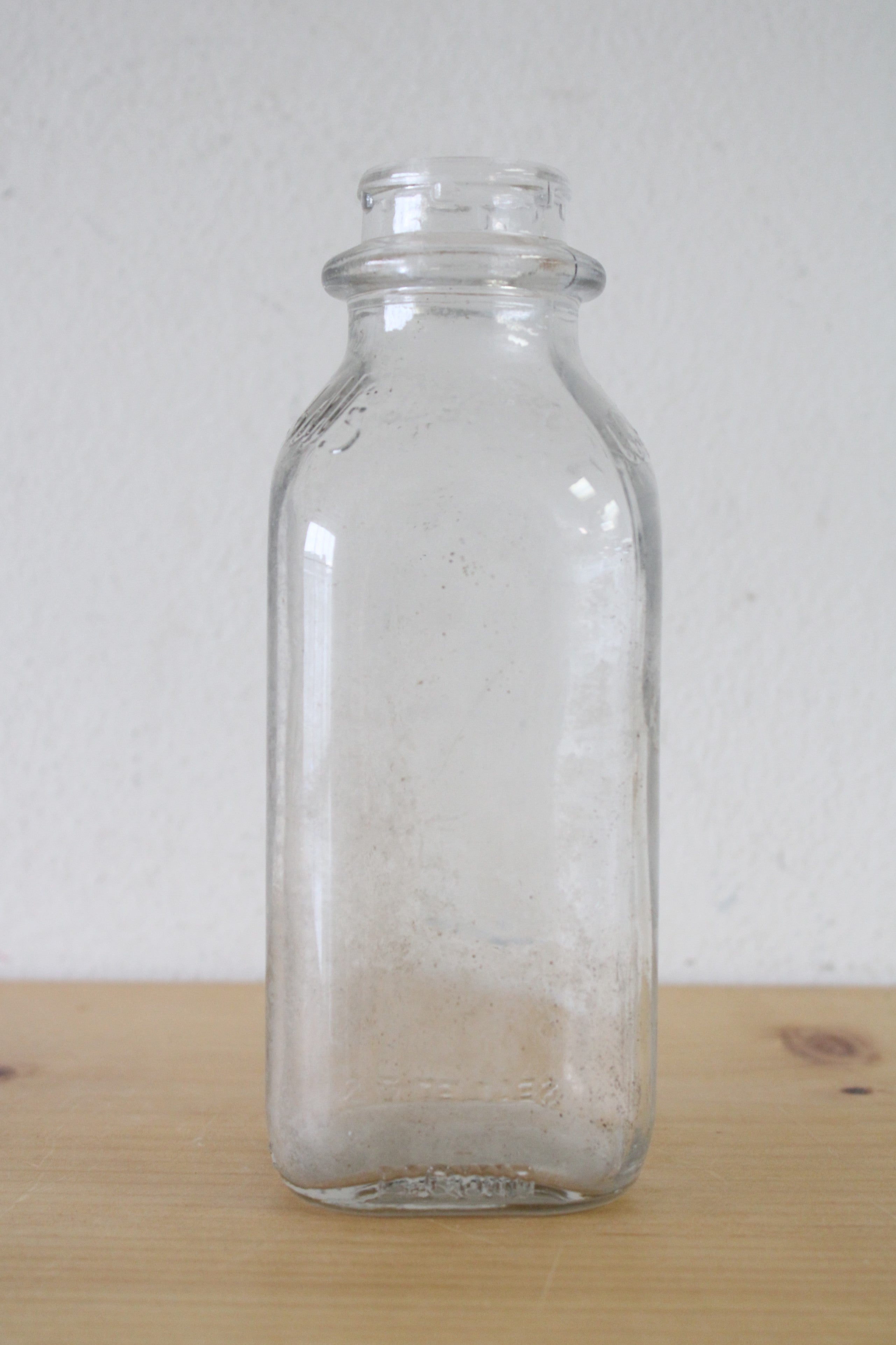 Graybills Dairy Clear Glass Pint Milk Jug – Jubilee Thrift