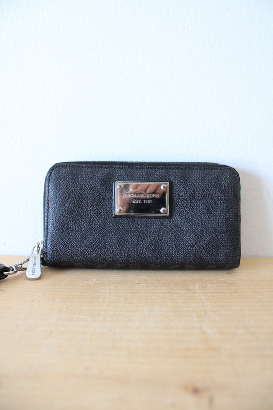 Michael Kors Jet Set Black Logo Corner Zip Wallet