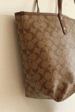 Coach City Tote Reversible Purse & Pouch Set