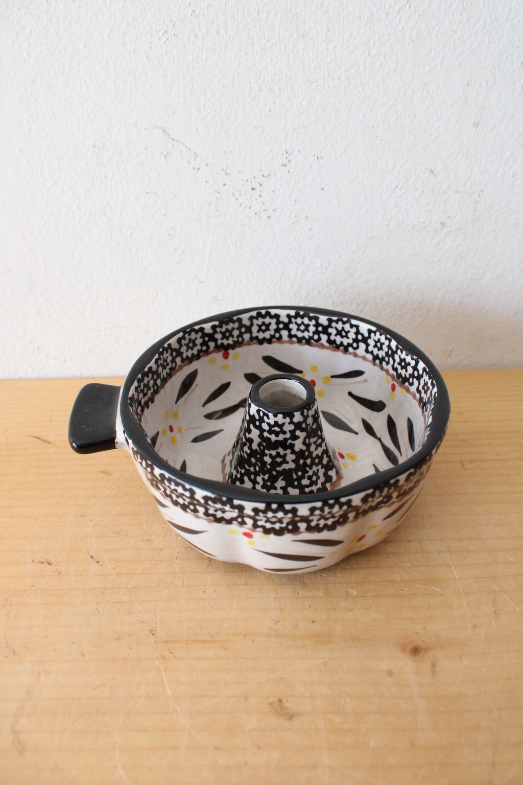 Temptations By Tara Old World Black Bundt Pan