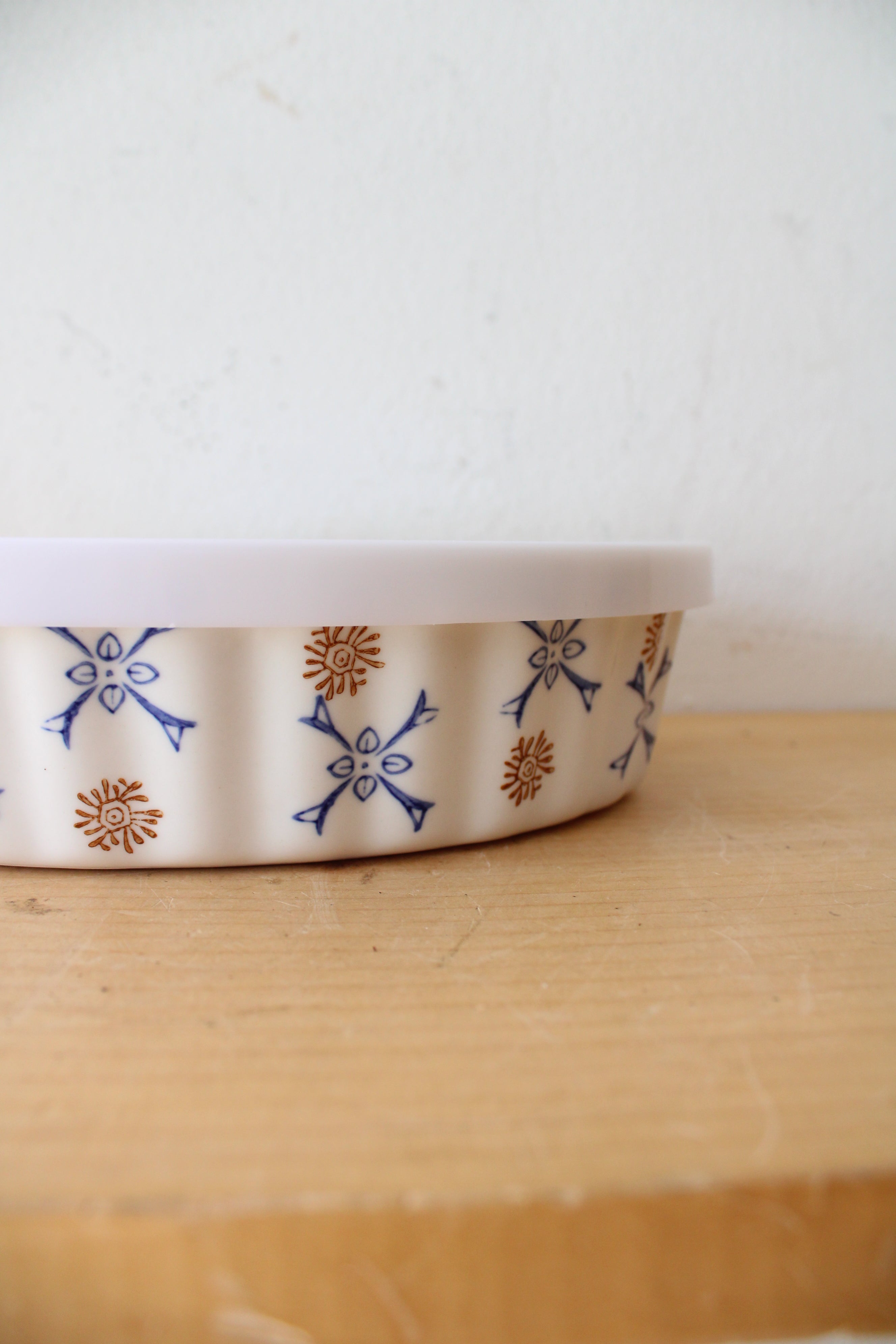 Temptations By Tara Blue & Brown Ribbed Scalloped Oval Medium Casserole Dish