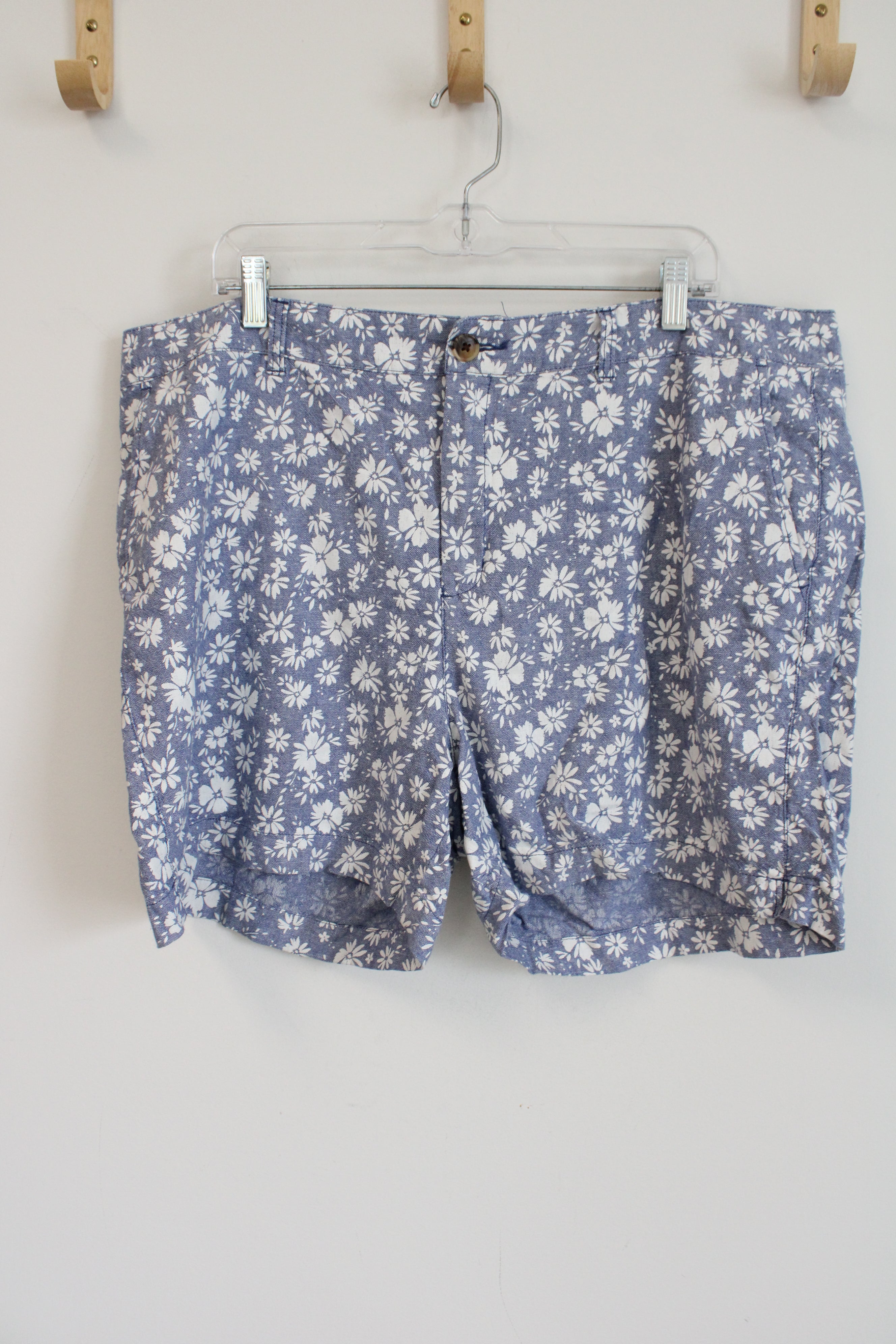Old Navy High Rise Blue White Floral Everyday Short | 18