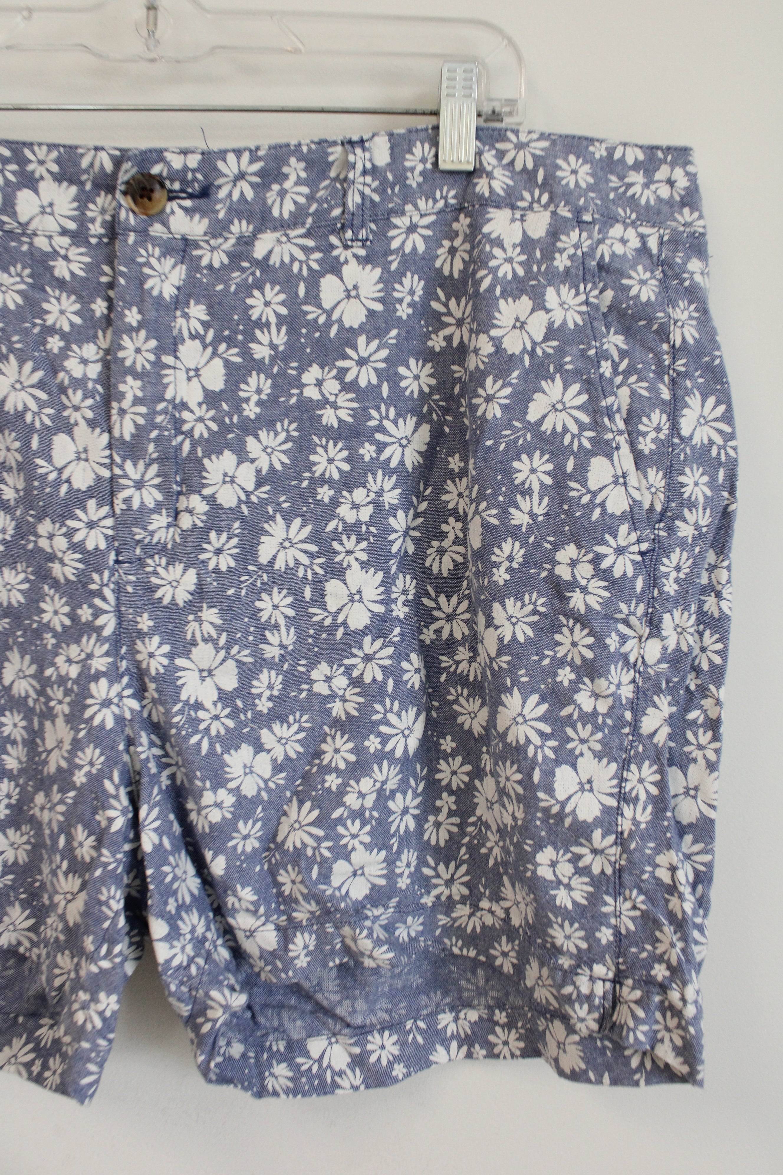 Old Navy High Rise Blue White Floral Everyday Short | 18