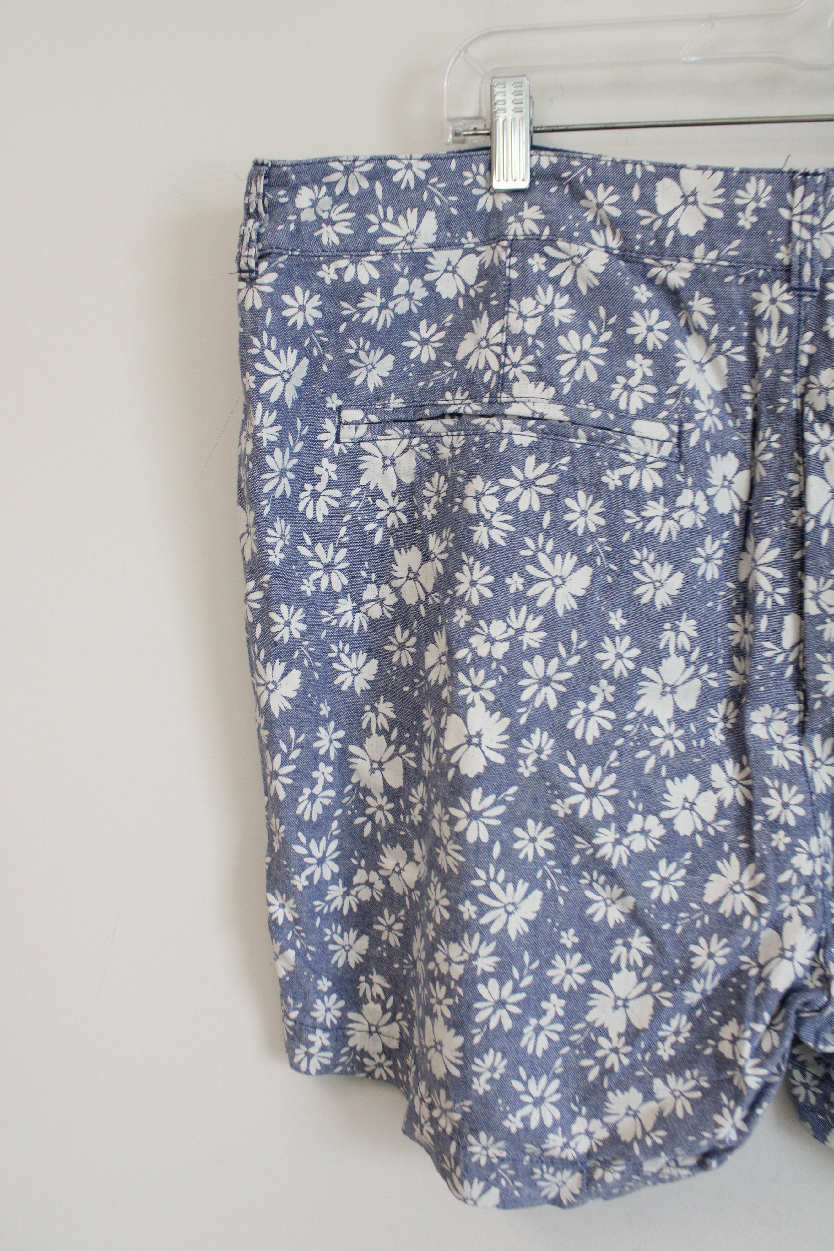 Old Navy High Rise Blue White Floral Everyday Short | 18