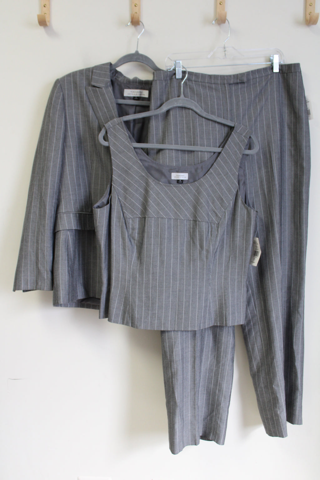 NEW Tahari Arthur S. Levine Gray Suit Set | 16