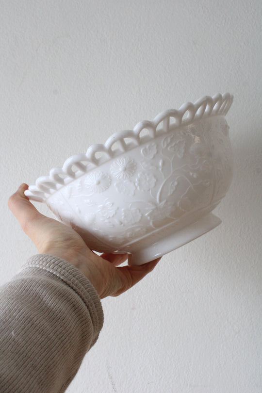 Challinor Taylor & Co. No. 313 Tree of Life Daisy Milk Glass Lace Edge Bowl