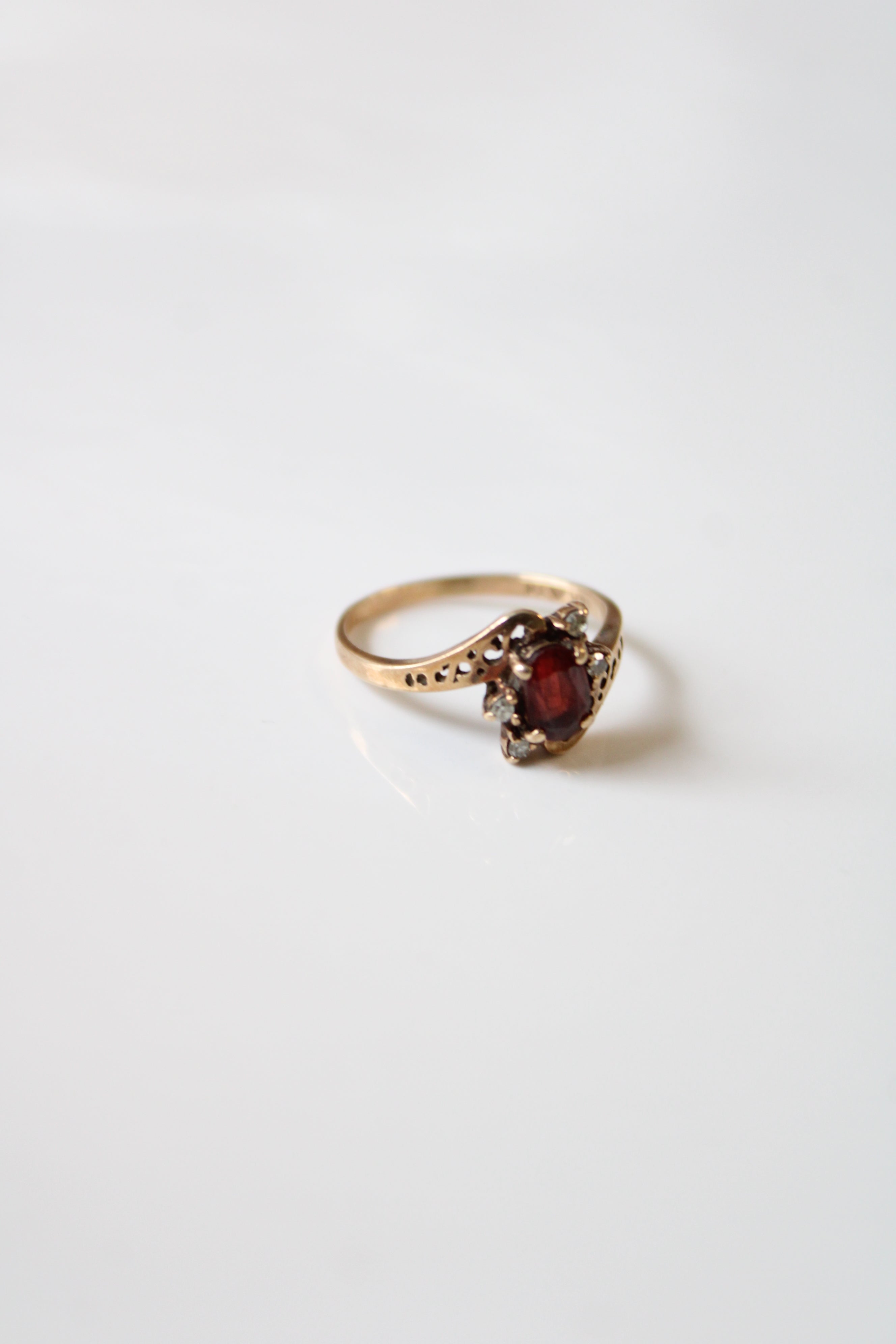 Oval Garnet Vintage Diamond Accent 10KT Yellow Gold Ring | Size 5