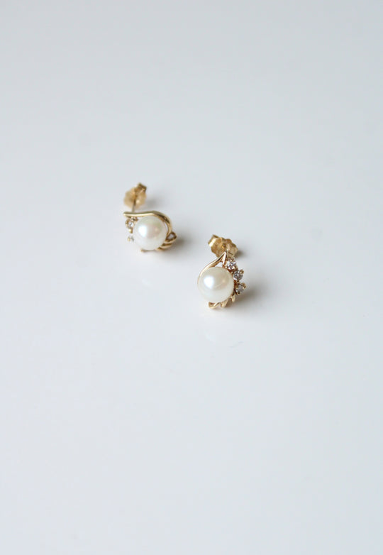 14K Yellow Gold Pearl Stud Earrings