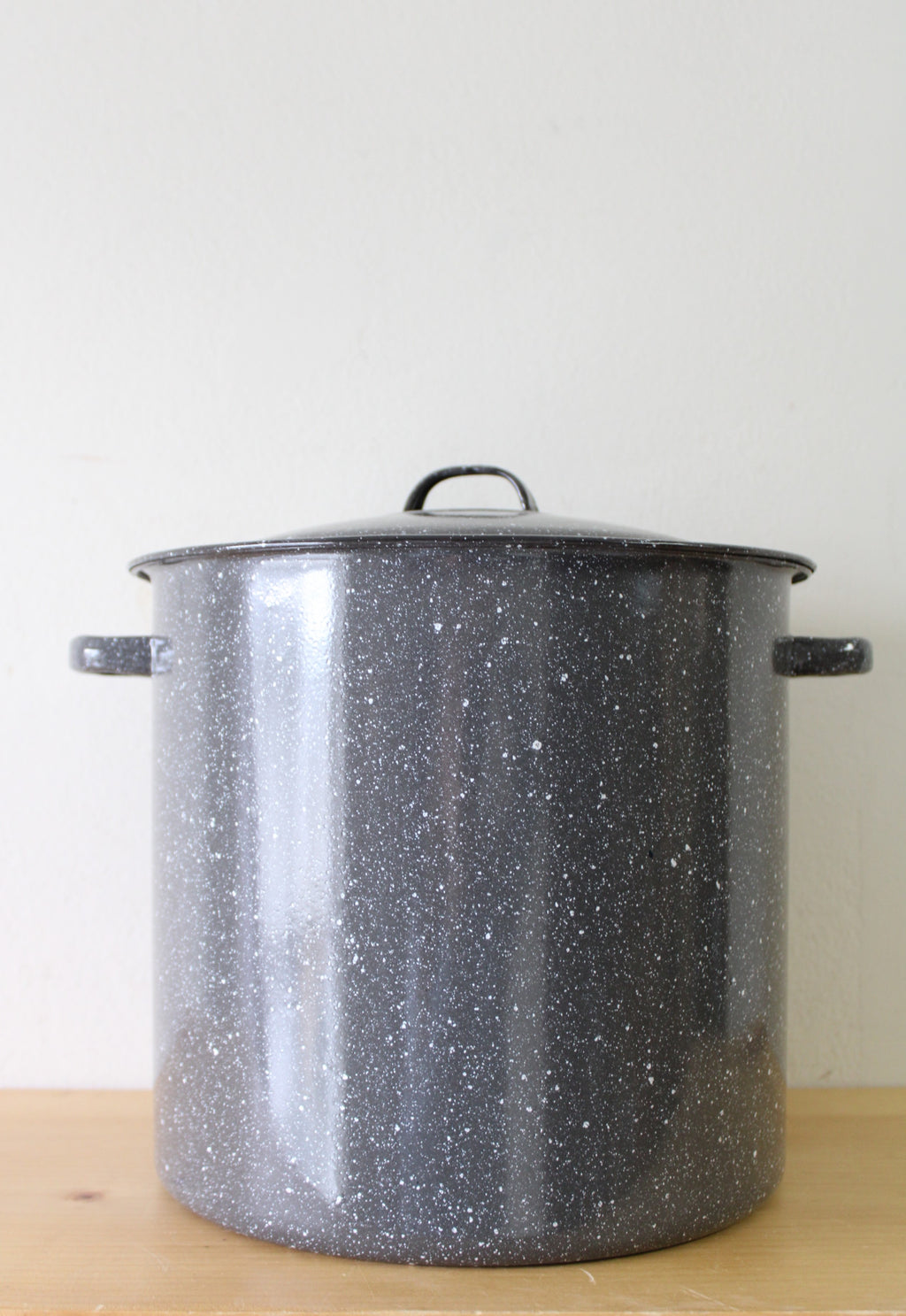 Large Gray Speckled Stock Pot