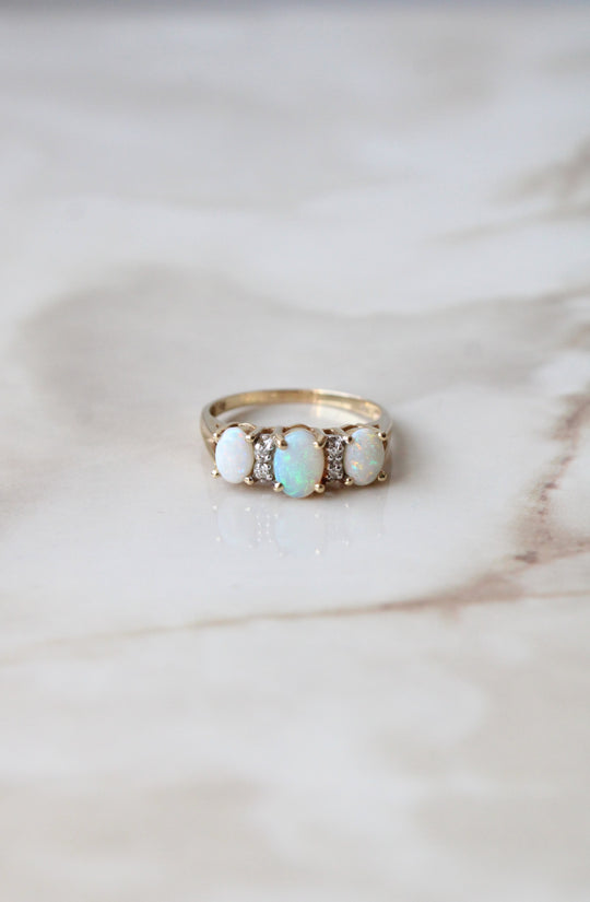 14K Yellow Gold Tri-Stone Opal Ring | Size 9