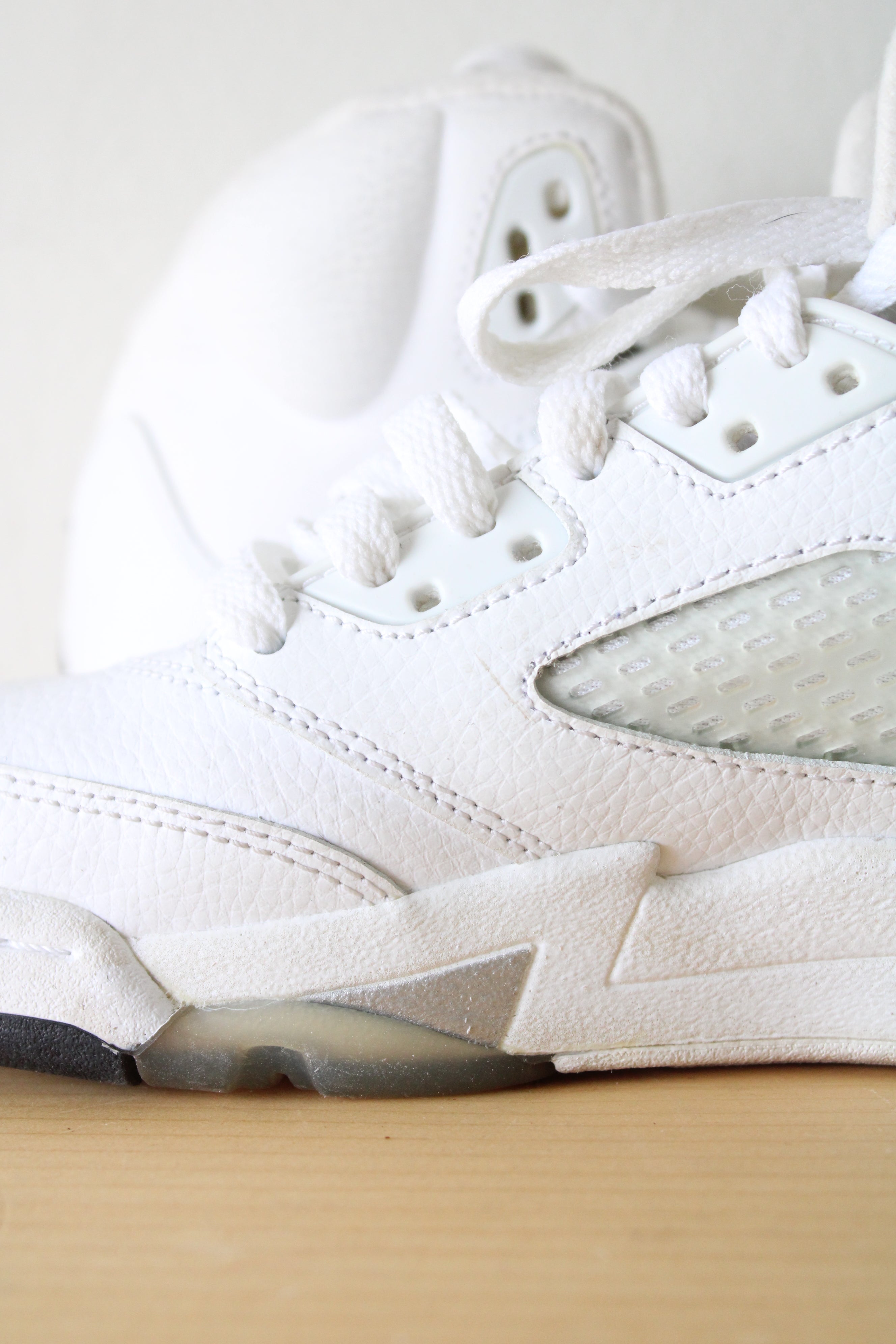 Air Jordan 5 Retro 2015 Metallic White Sneakers | Size 4