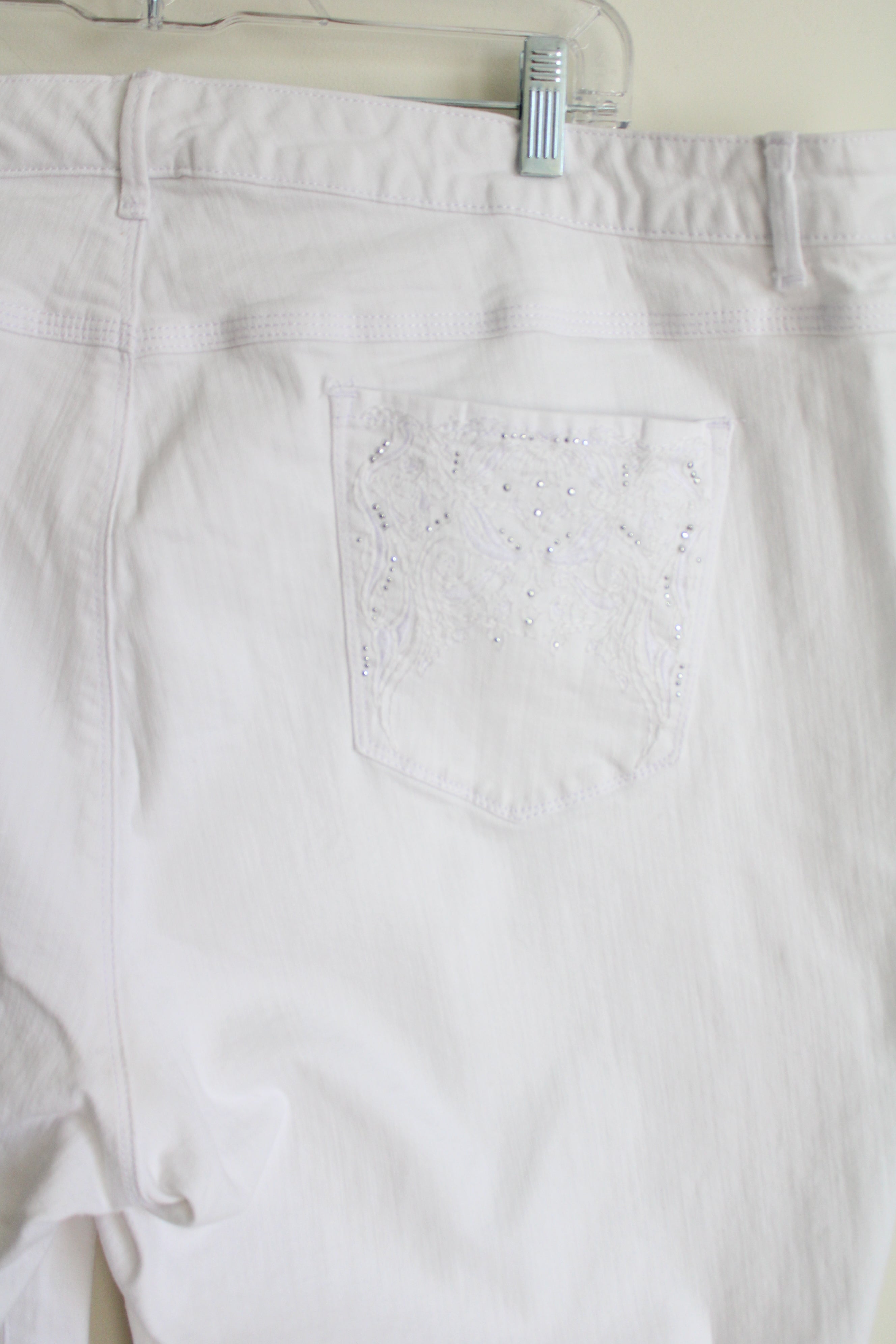 Gloria Vanderbilt White Denim Capri | 24W