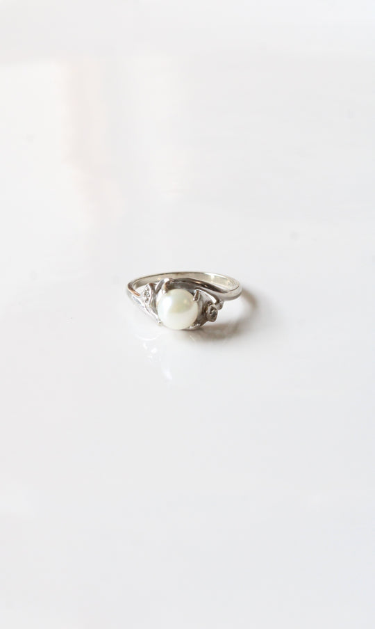 10K White Gold Genuine Pearl & Diamond Ring | Size 7