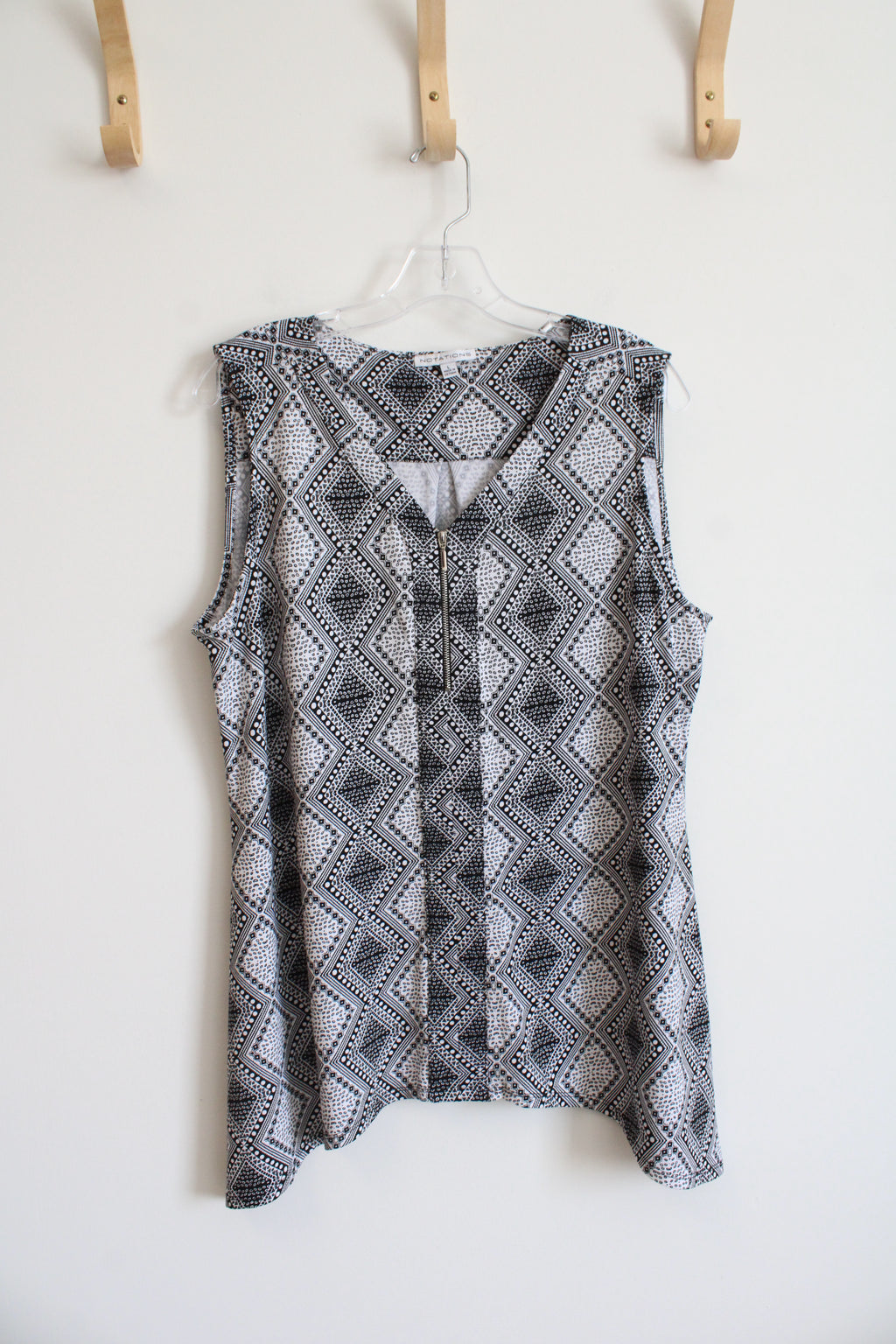 Notations Black & White Diamond Patterned Sleeveless Top | L