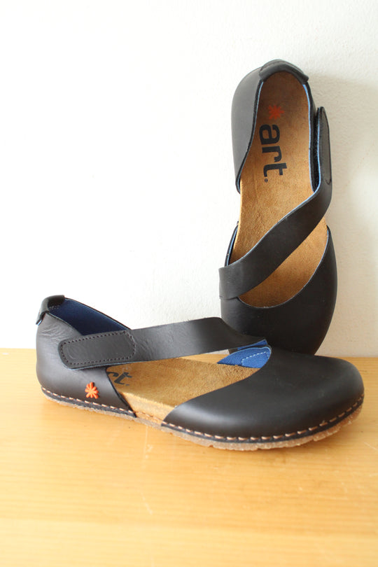 The Art Company Spanish Strap Closed Toe Sandal In Napa Black | Size 38