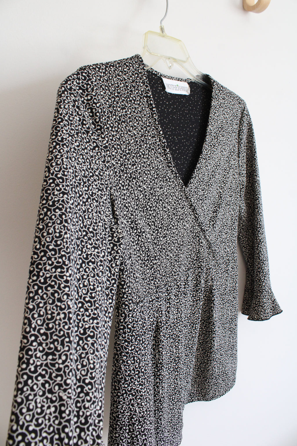 Motherhood Maternity Black & White Patterned Top | M