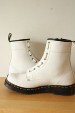 Dr. Marten's Women's Double Zip Leather Lace Up White Boots | Size 9