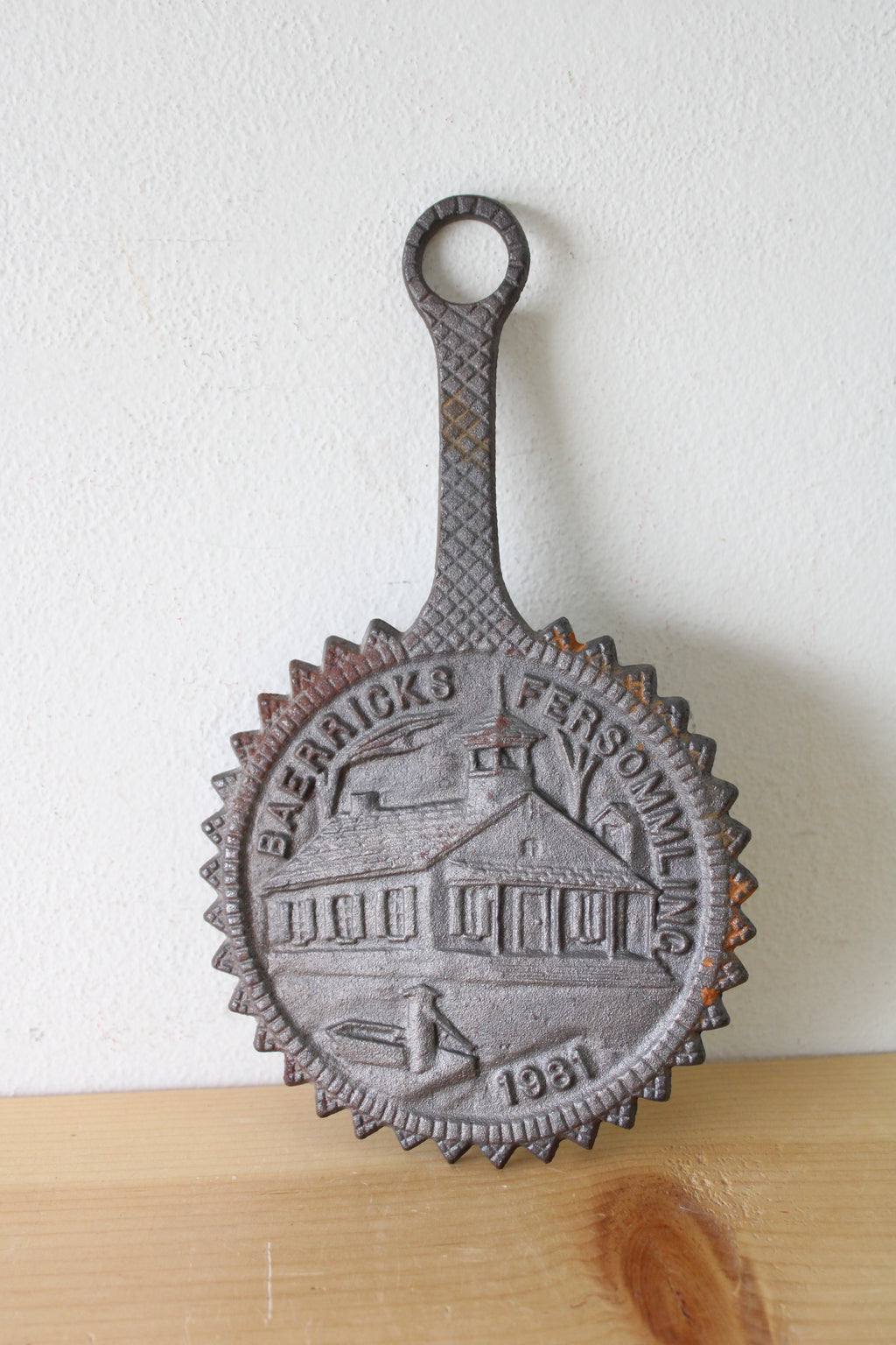 Baerricks Fersommling 1981 Cast Iron Trivet