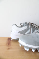 New Balance Gray & White Fastpitch Cleats | Size 6.5