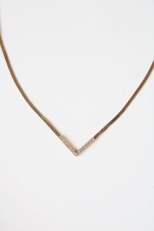 Avon V-Shaped Chain Necklace