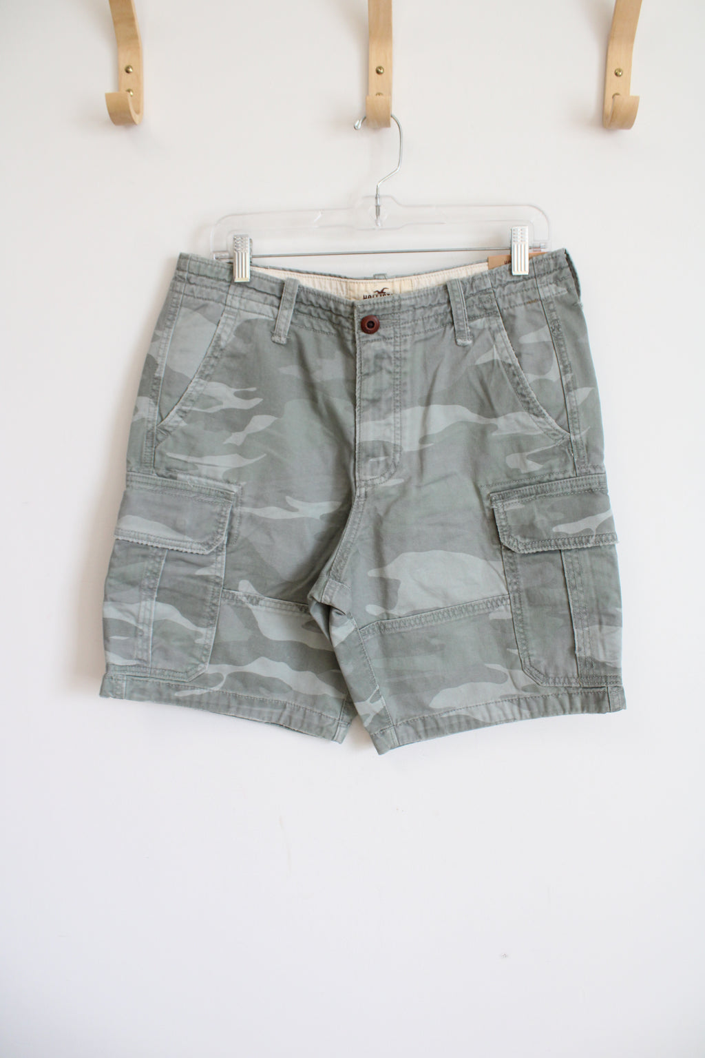 NEW Hollister Classic Cargo Fit Green Camo Shorts | 31