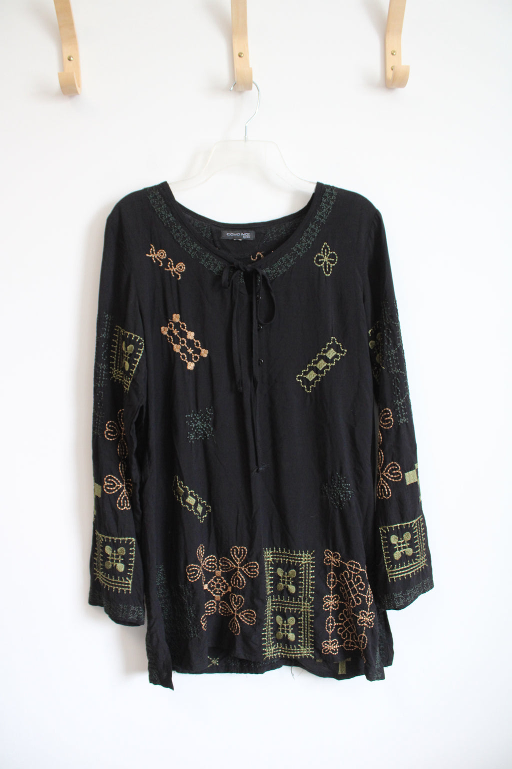 Como No? By Biz Green & Brown Embroidered Black Loose Top | L