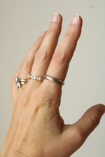 18K White Gold Etched Herringbone Band | Size 8