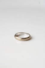 18K White Gold Etched Herringbone Band | Size 8