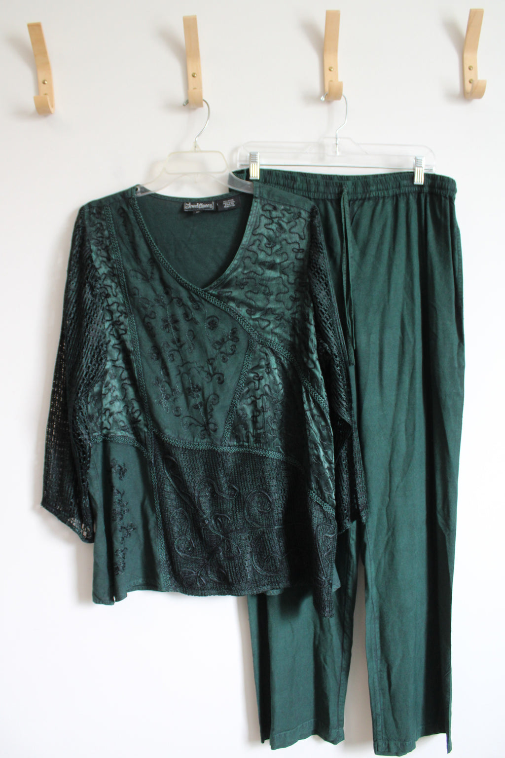 Jewel Queen Vintage Emerald Green Embroidered Sheer Sleeve Top & Pants Set | XL