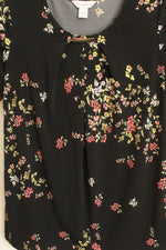 Liz Claiborne Black Floral Short Sleeve Top with Front Gold Hardware | M